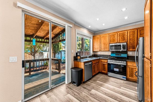 266 Tamarisk Cir, Suisun City, CA 94585