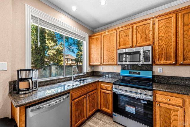 266 Tamarisk Cir, Suisun City, CA 94585