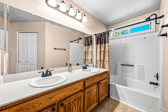 266 Tamarisk Cir, Suisun City, CA 94585