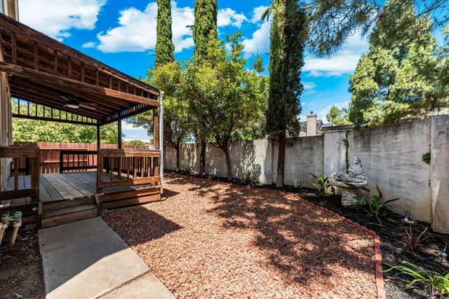 266 Tamarisk Cir, Suisun City, CA 94585