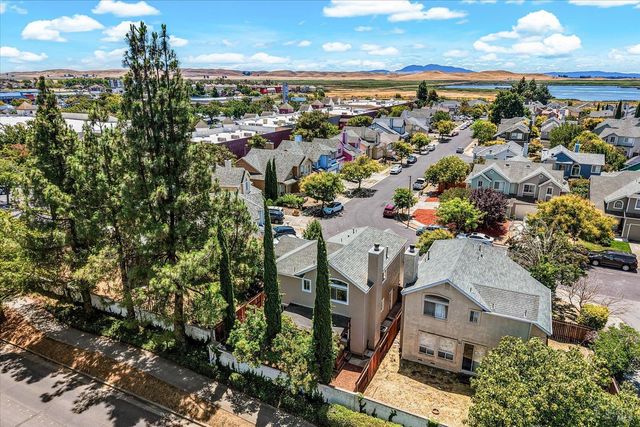 266 Tamarisk Cir, Suisun City, CA 94585
