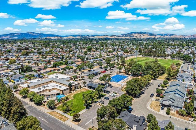 266 Tamarisk Cir, Suisun City, CA 94585