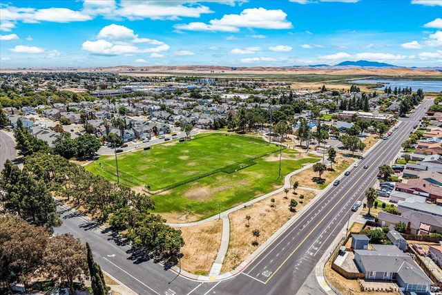 266 Tamarisk Cir, Suisun City, CA 94585
