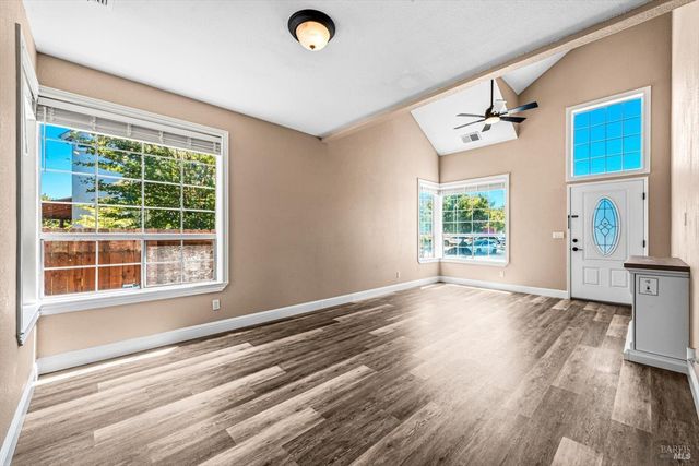 266 Tamarisk Cir, Suisun City, CA 94585