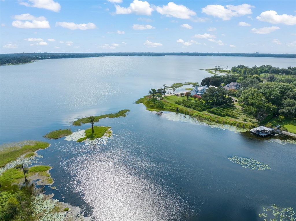 Image 2 of property listing at 12624 PARK AVENUE, Windermere, FL 34786
