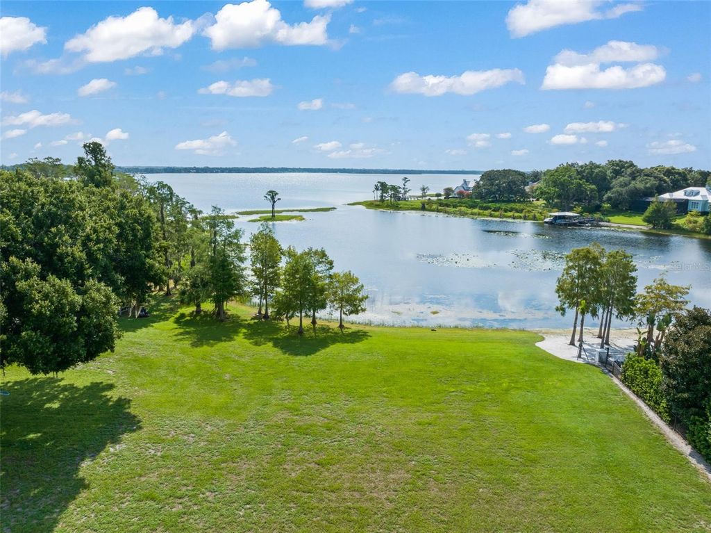 Image 7 of property listing at 12624 PARK AVENUE, Windermere, FL 34786