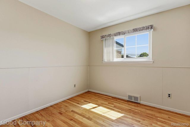32848 Rugby Drive, Warren, MI 48088