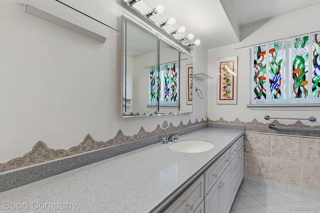 32848 Rugby Drive, Warren, MI 48088