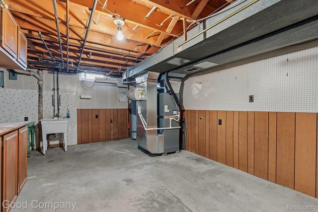 32848 Rugby Drive, Warren, MI 48088