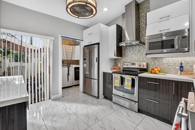 2683 N Deer Creek Emerald Way Way N, Deerfield Beach, FL 33442