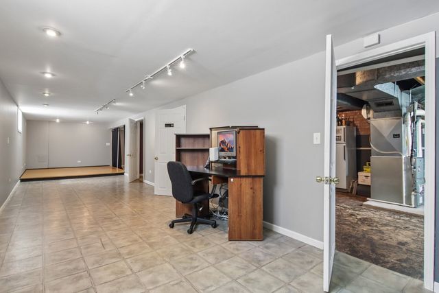 8525 S Keeler Avenue, Chicago, IL 60652
