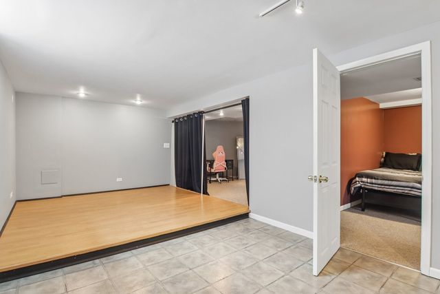 8525 S Keeler Avenue, Chicago, IL 60652