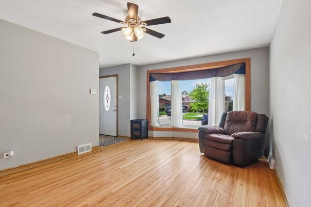 8525 S Keeler Avenue, Chicago, IL 60652