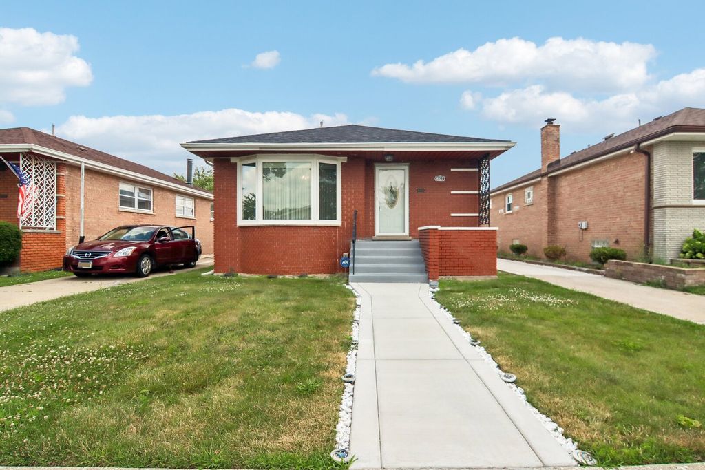 8525 S Keeler Avenue, Chicago, IL 60652