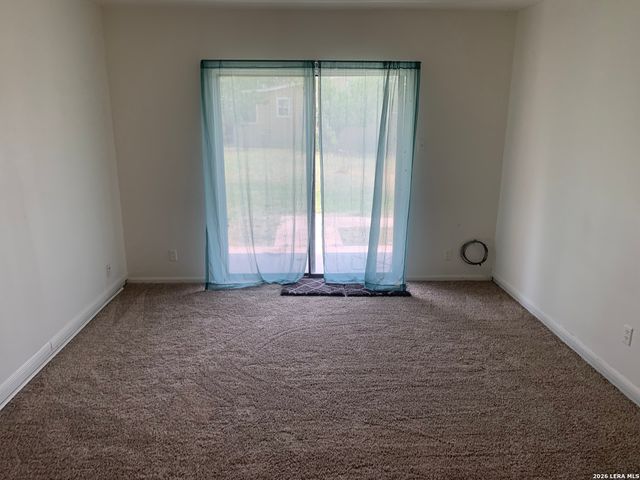 508 Crouch Ave, Devine, TX 78016