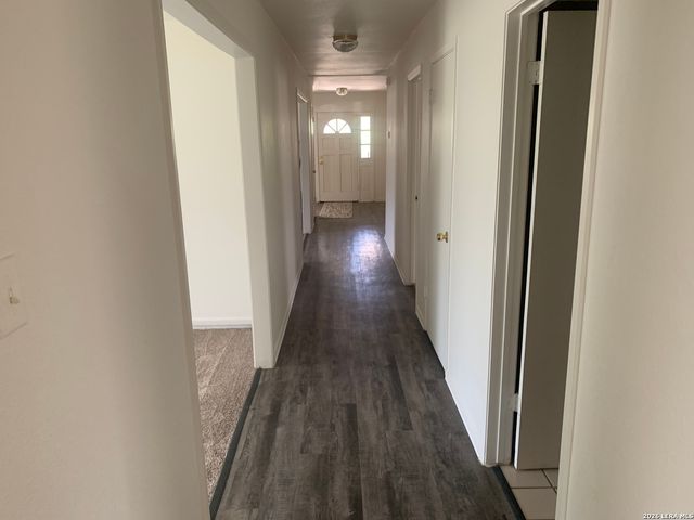508 Crouch Ave, Devine, TX 78016