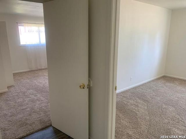 508 Crouch Ave, Devine, TX 78016