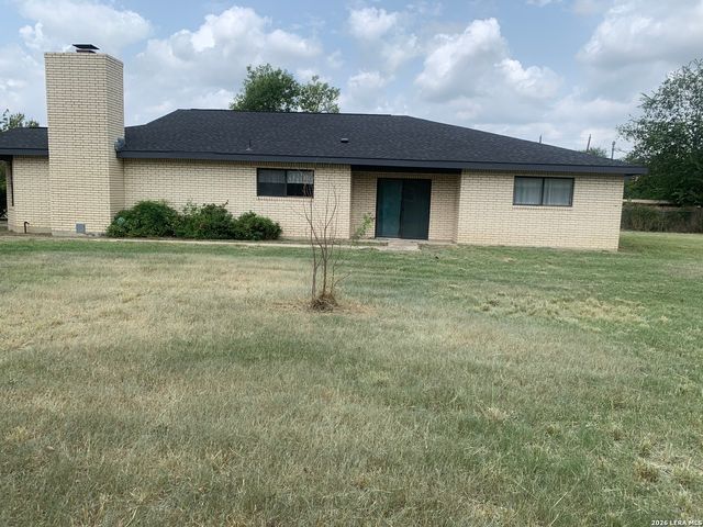 508 Crouch Ave, Devine, TX 78016