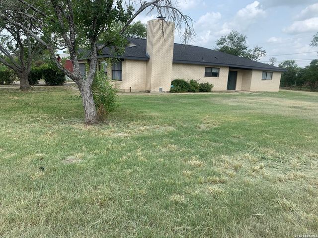 508 Crouch Ave, Devine, TX 78016