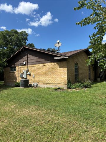 3704 Northpark Drive, Corsicana, TX 75110