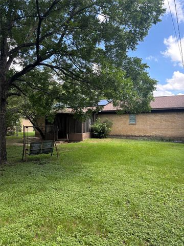 3704 Northpark Drive, Corsicana, TX 75110