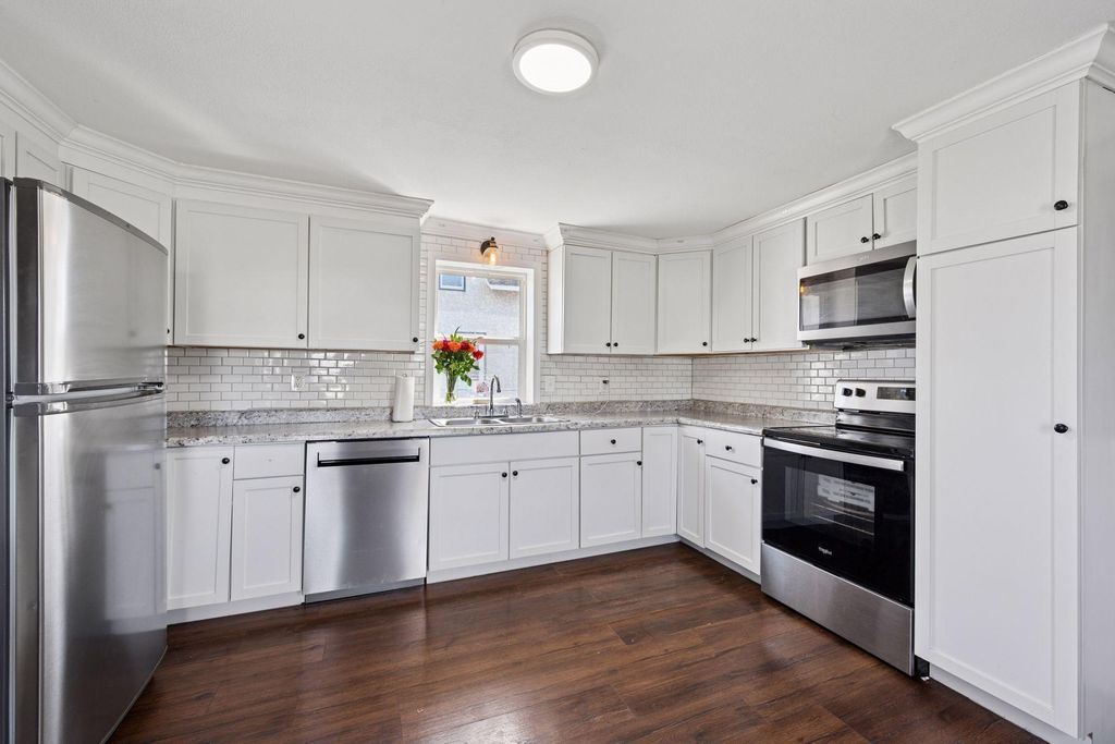 538 Jackson Avenue NW, Elk River, MN 55330