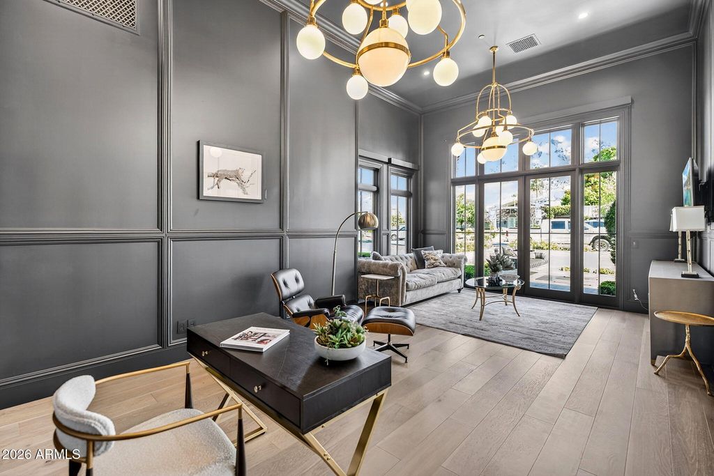 Image 12 of property listing at 5617 E MONTECITO Avenue, Phoenix, AZ 85018