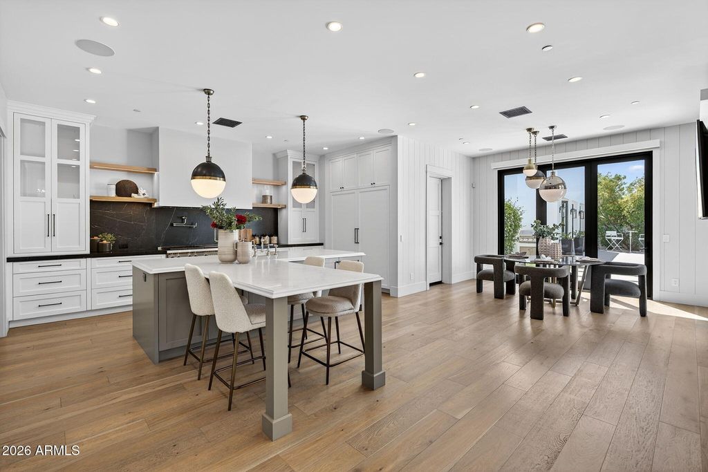 Image 14 of property listing at 5617 E MONTECITO Avenue, Phoenix, AZ 85018