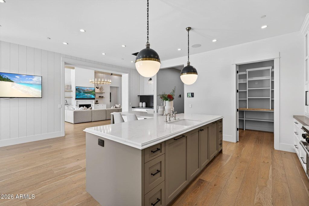 Image 17 of property listing at 5617 E MONTECITO Avenue, Phoenix, AZ 85018