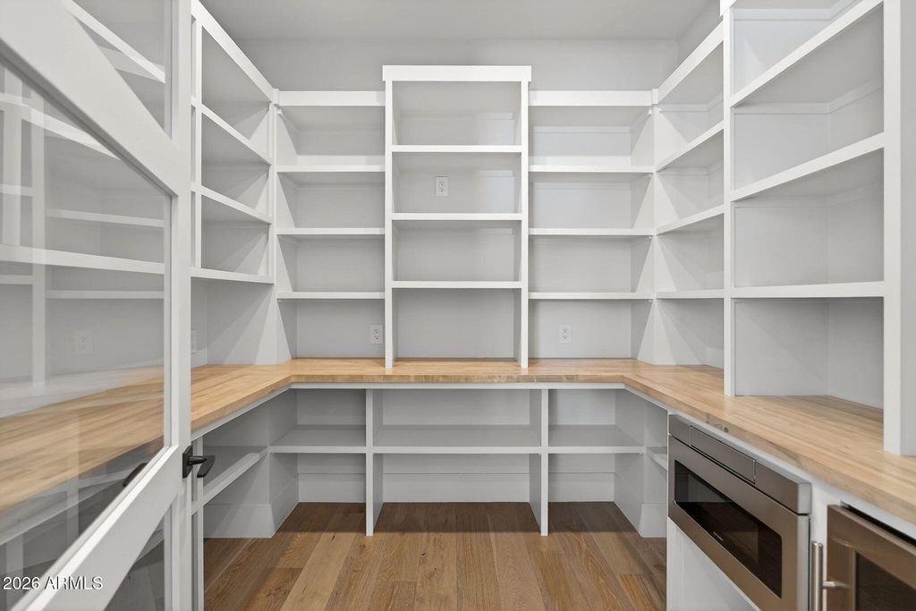 Image 18 of property listing at 5617 E MONTECITO Avenue, Phoenix, AZ 85018