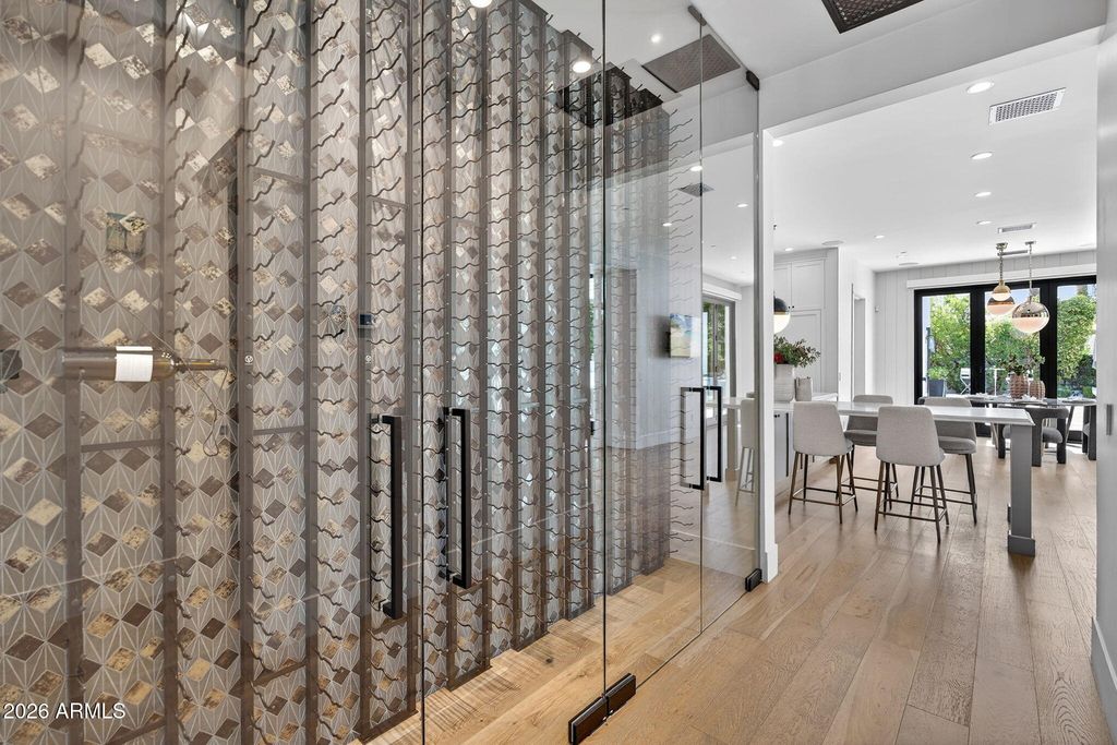 Image 19 of property listing at 5617 E MONTECITO Avenue, Phoenix, AZ 85018