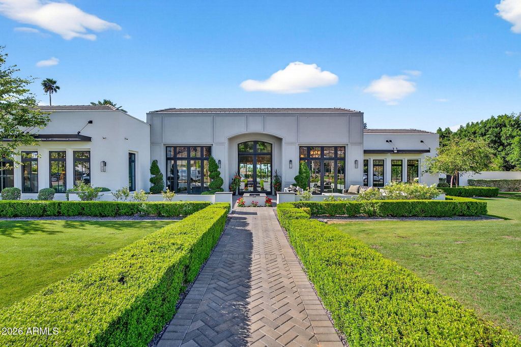 Image 2 of property listing at 5617 E MONTECITO Avenue, Phoenix, AZ 85018