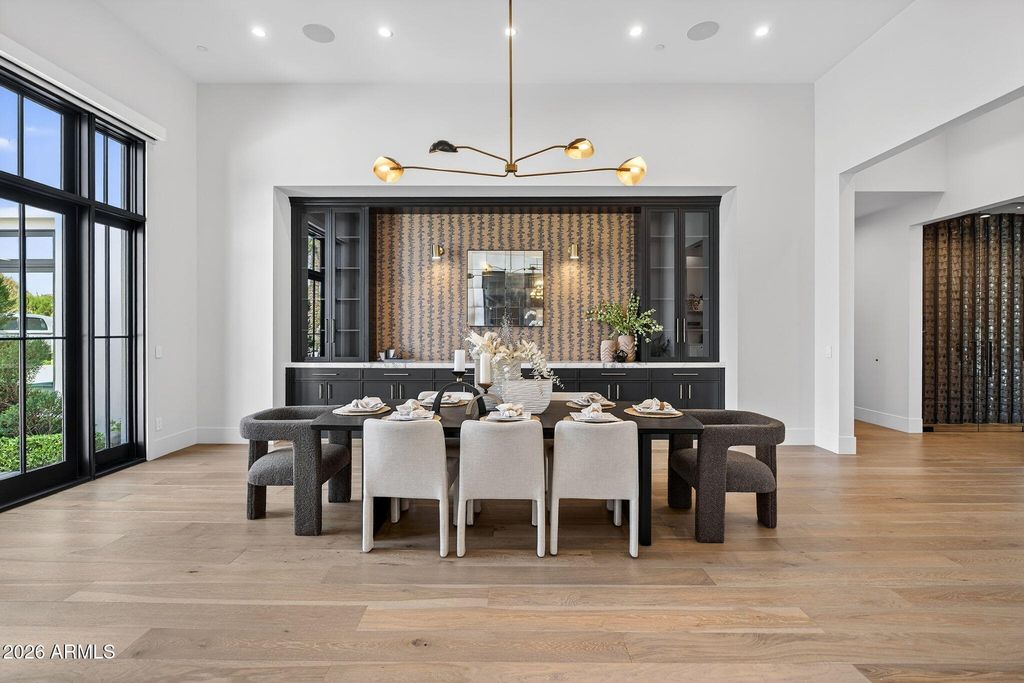 Image 21 of property listing at 5617 E MONTECITO Avenue, Phoenix, AZ 85018