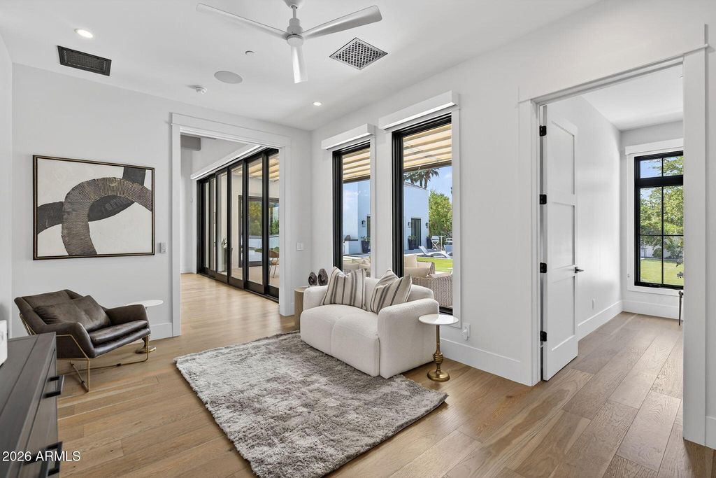 Image 24 of property listing at 5617 E MONTECITO Avenue, Phoenix, AZ 85018