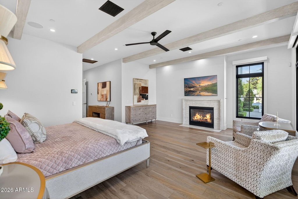 Image 26 of property listing at 5617 E MONTECITO Avenue, Phoenix, AZ 85018