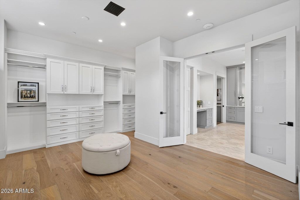 Image 30 of property listing at 5617 E MONTECITO Avenue, Phoenix, AZ 85018