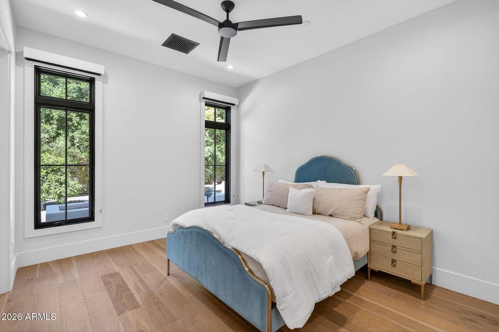 Image 34 of property listing at 5617 E MONTECITO Avenue, Phoenix, AZ 85018