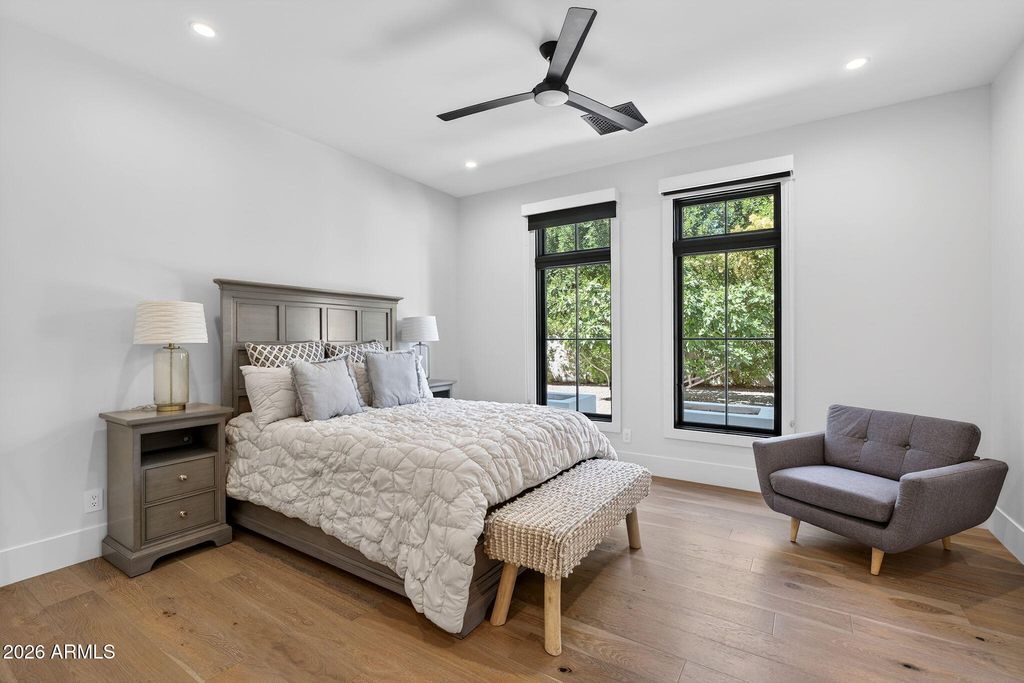 Image 35 of property listing at 5617 E MONTECITO Avenue, Phoenix, AZ 85018