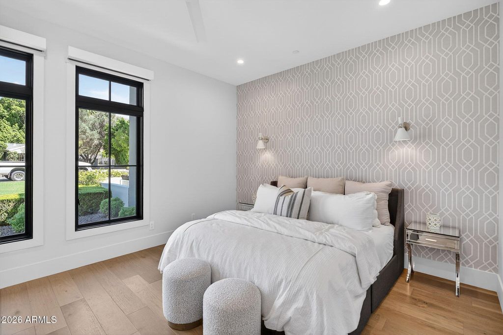 Image 37 of property listing at 5617 E MONTECITO Avenue, Phoenix, AZ 85018