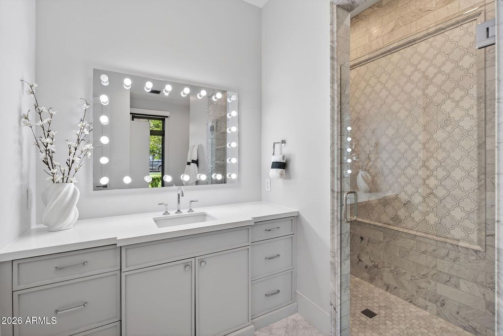 Image 38 of property listing at 5617 E MONTECITO Avenue, Phoenix, AZ 85018