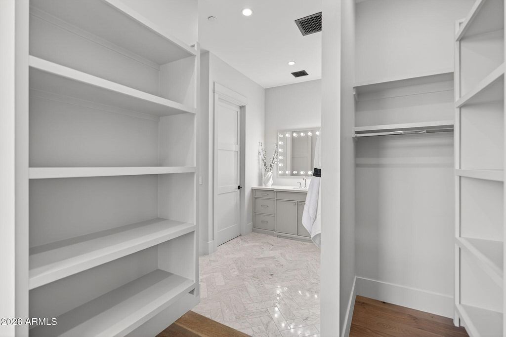 Image 39 of property listing at 5617 E MONTECITO Avenue, Phoenix, AZ 85018