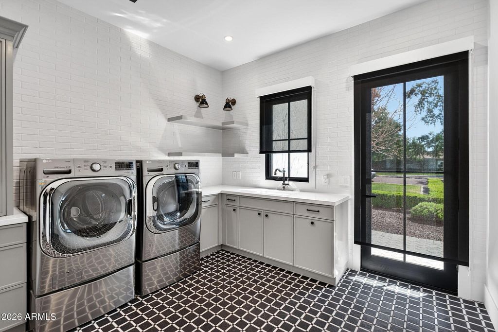 Image 42 of property listing at 5617 E MONTECITO Avenue, Phoenix, AZ 85018