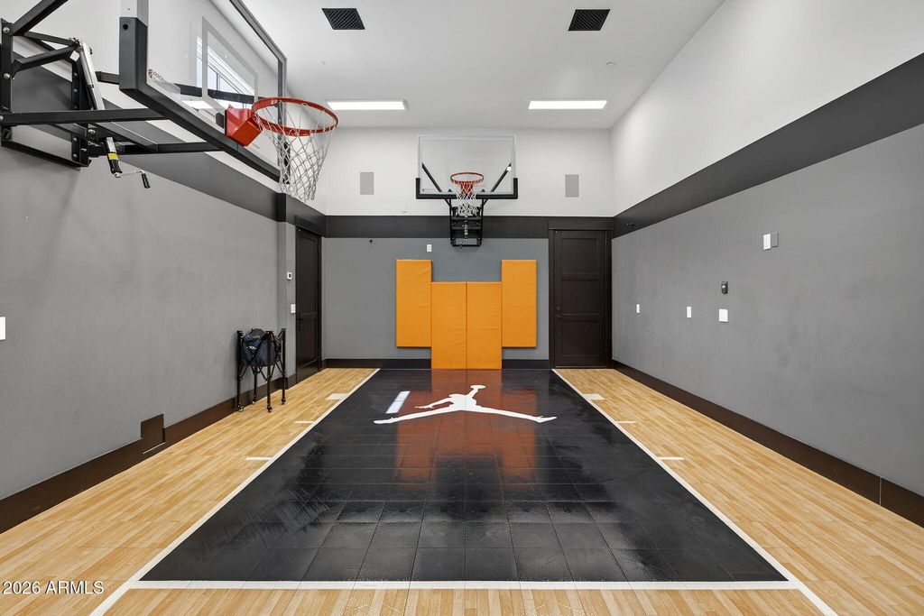 Image 45 of property listing at 5617 E MONTECITO Avenue, Phoenix, AZ 85018