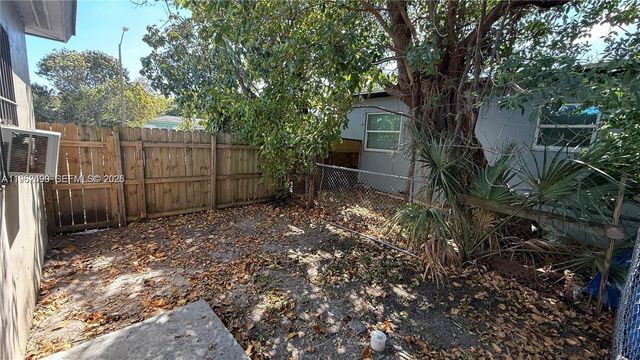 1201 NW 51st St 5100, Miami, FL 33142