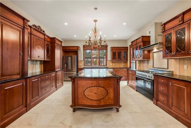 3423 W 138th Street, Leawood, KS 66224