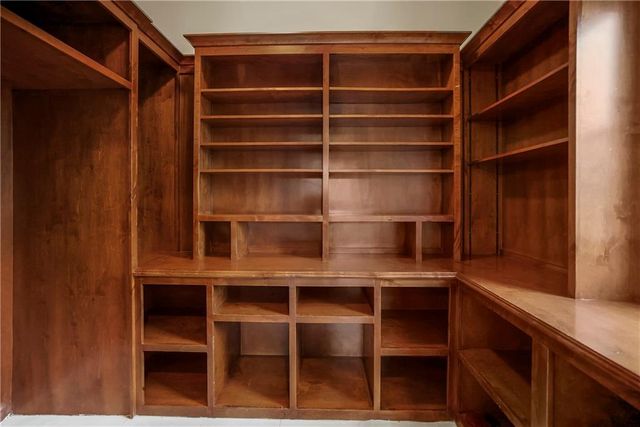 3423 W 138th Street, Leawood, KS 66224