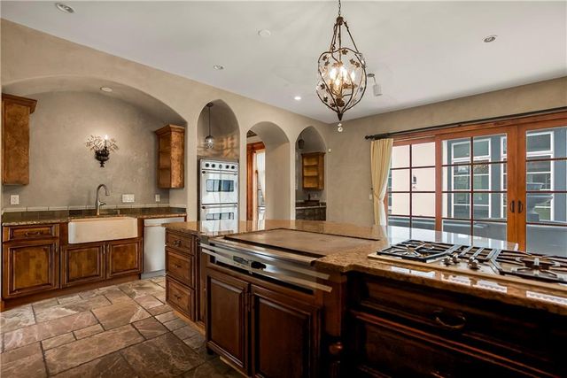 3423 W 138th Street, Leawood, KS 66224