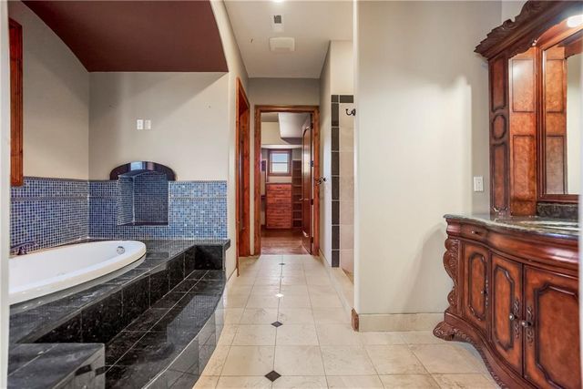 3423 W 138th Street, Leawood, KS 66224