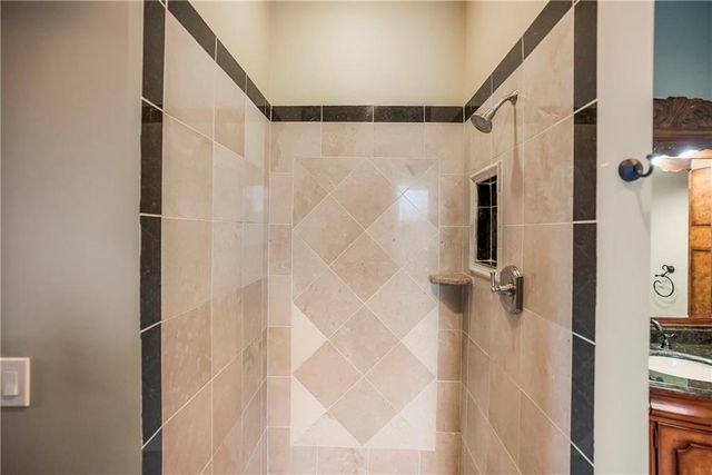 3423 W 138th Street, Leawood, KS 66224