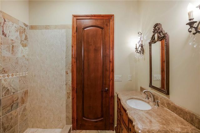 3423 W 138th Street, Leawood, KS 66224